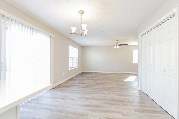 Building Photo - 710 Clear Cir