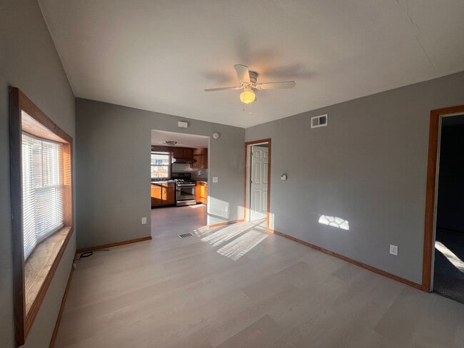 Building Photo - Freshly Renovated 2 Bed / 1 Bath Home on Corner Lot – Davenport, IA