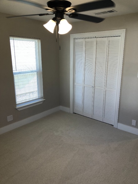 Building Photo - 1006 Bales St