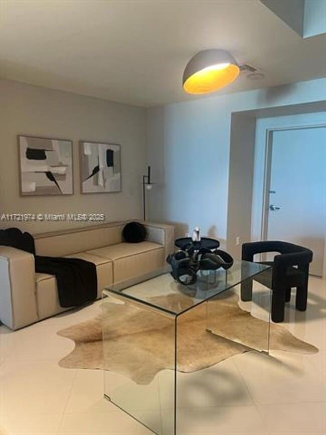 Building Photo - 900 Biscayne Blvd