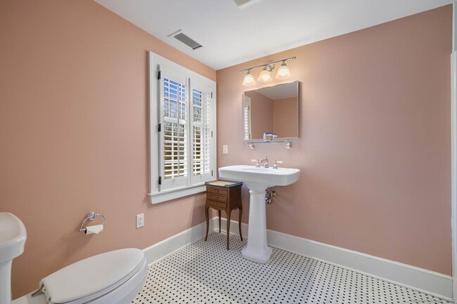 Building Photo - 138 School House Rd