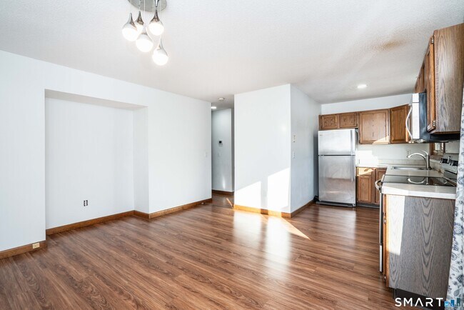 Building Photo - 449 S Main St