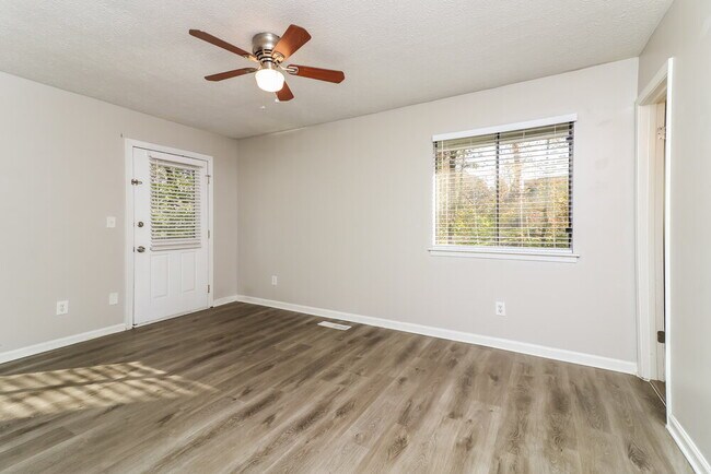 Building Photo - 427 Ridgetop Dr NW