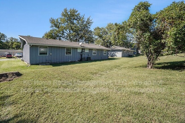 Building Photo - 620 N 13th Terrace