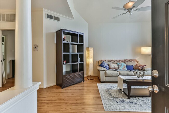 Building Photo - 1330 Old Spanish Trl