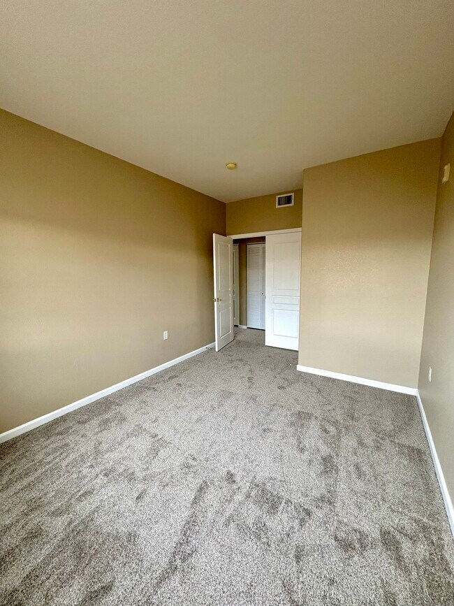 Building Photo - 10311 W Girton Dr