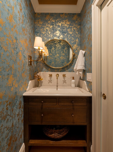 Main level powder room - 1697 Pinehurst Ave