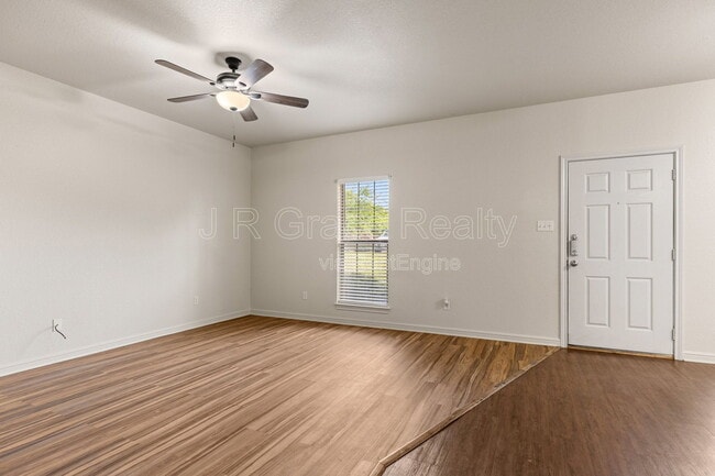 Building Photo - 2100 Breezy Dr