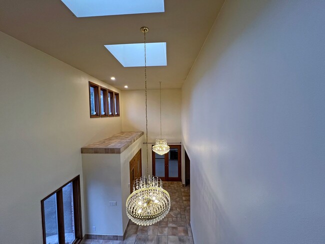 Building Photo - Gated Sound view home Des Moines area, 4 bed plus den 2.5 bath 3900 s/f, Available NOW!!!