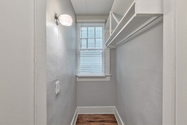 Building Photo - 8 Kenneth St