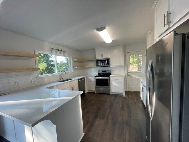 Building Photo - 42 Hope Dr