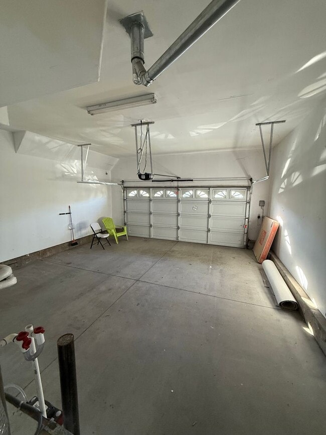 Building Photo - Lovely 3 Bedroom Home near Sutter Hospital in Wikkiup!