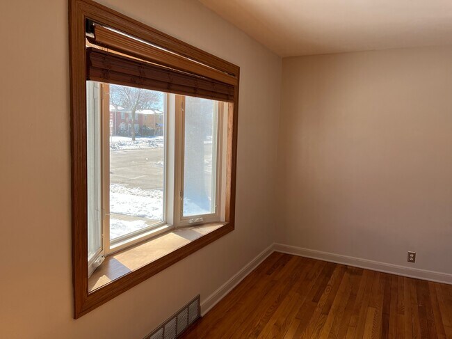 Building Photo - 8634 W Burleigh St