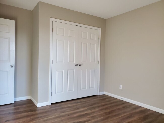 Building Photo - 142 Cane Creek Ln