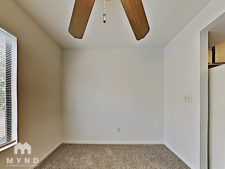 Building Photo - 2624 Sunny Slope Dr