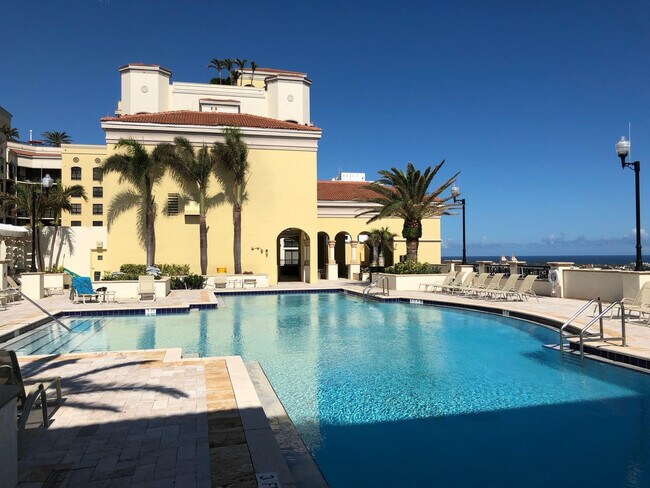 Building Photo - 801 S Olive Ave