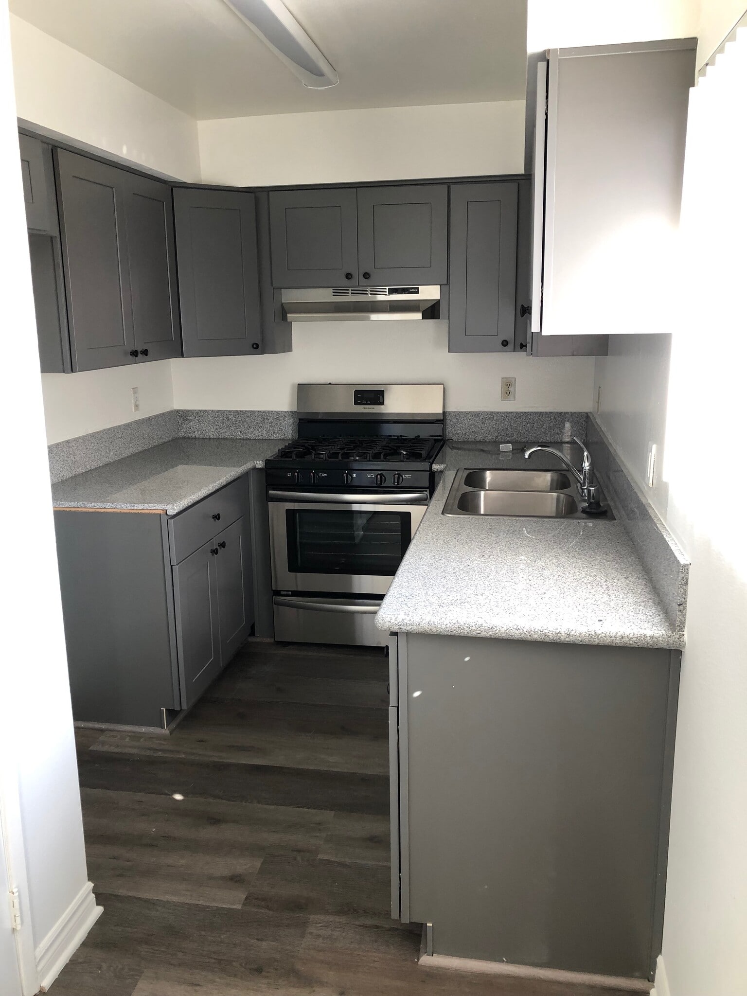 Building Photo - 1325 Hoover S St