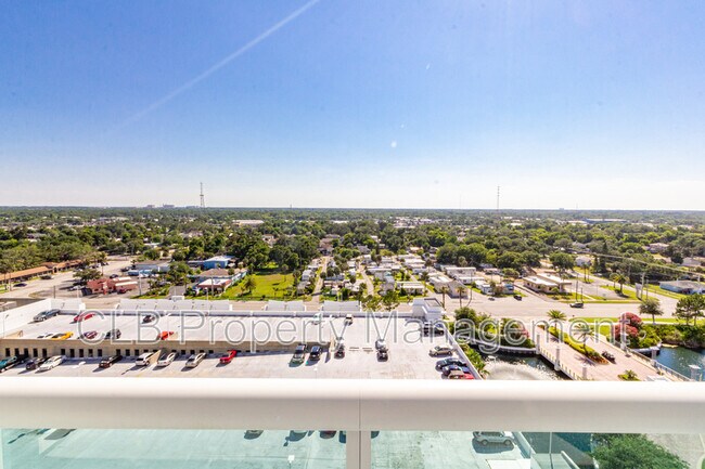 Building Photo - 241 Riverside Dr