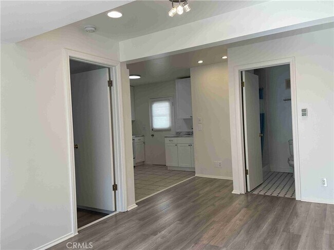 Building Photo - 224 Bayview Dr