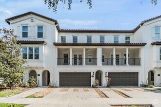 Building Photo - Large 3 Bed 3.5 Bath 2 Car Garage Townhous...