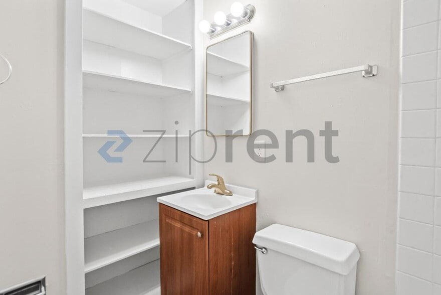 Building Photo - Unit 209