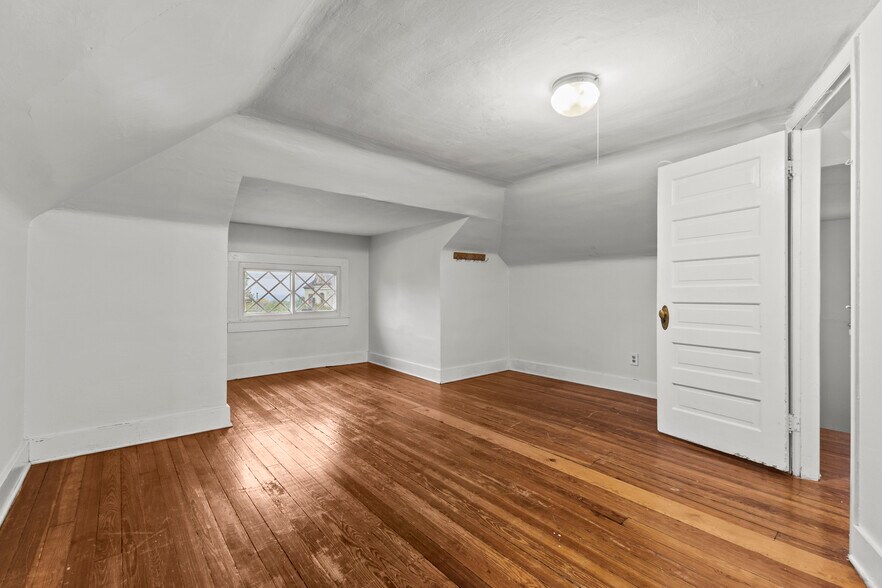 Building Photo - 315 Garfield Ave