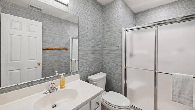 Building Photo - 562 Blue Stem Dr