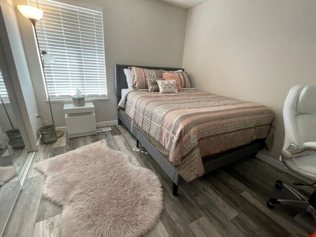 Building Photo - Stunning Greenwood Village Remodel!