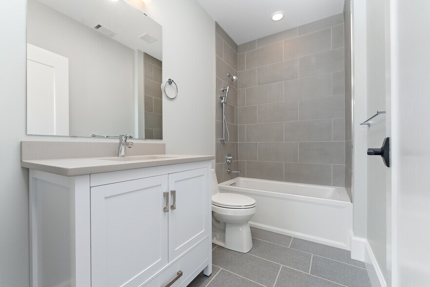 Building Photo - 350 Oliver Ave