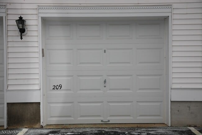 Primary Photo - 209 Alexandria Way