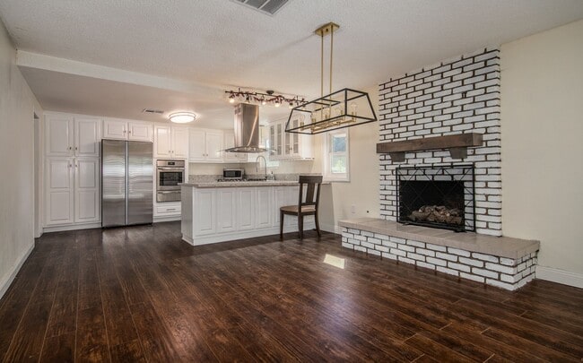 Building Photo - Beautiful Single Story 3 Bedroom with Solar Panels
