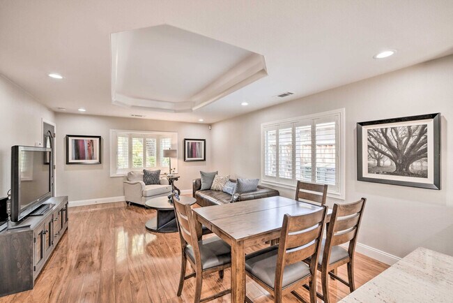 Building Photo - 3096 Dovela Way