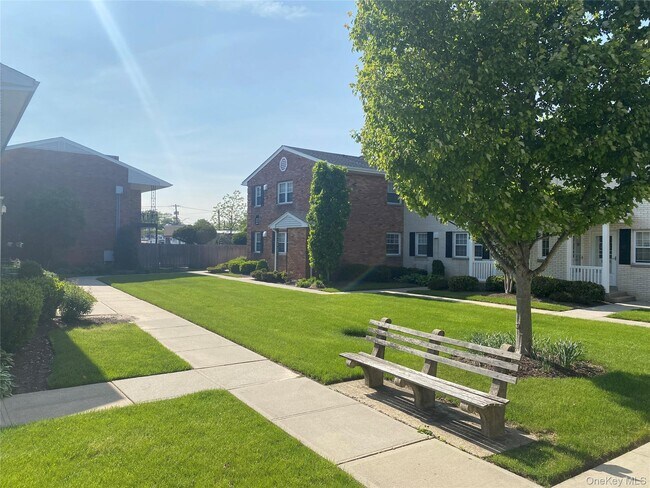 Building Photo - 212 Kensington Ln