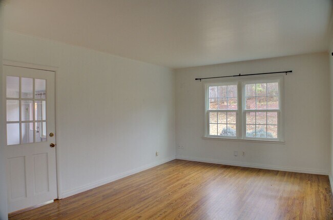 Building Photo - 3-bedroom, 2.5-bath home with mostly hardwood floors