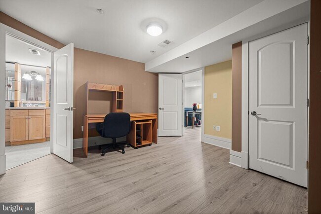 Building Photo - 9715 Singleton Dr