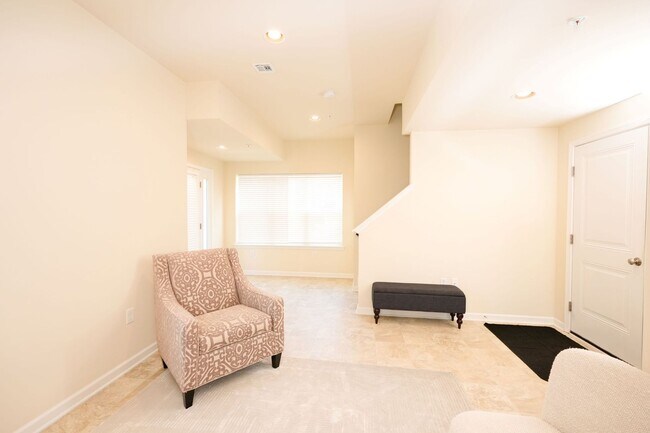 Building Photo - 119 High Pointe Dr