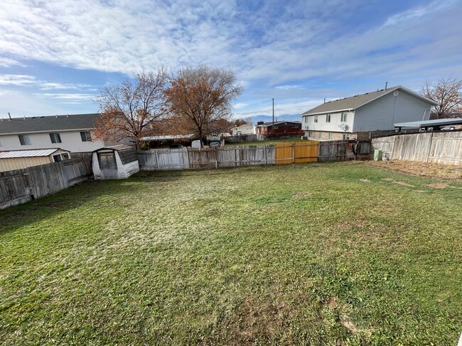 Building Photo - 781 N 950 W St