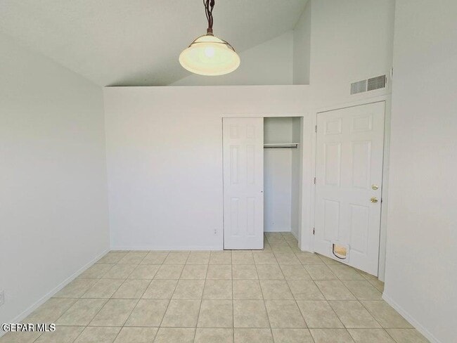 Building Photo - 7219 Oval Rock Dr