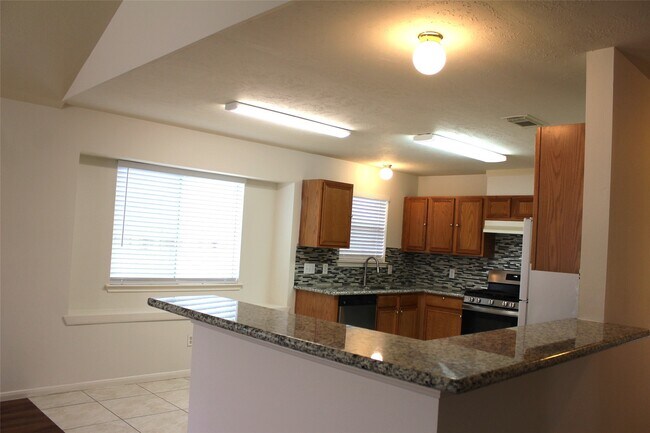 Building Photo - 16014 Clayton Green Dr