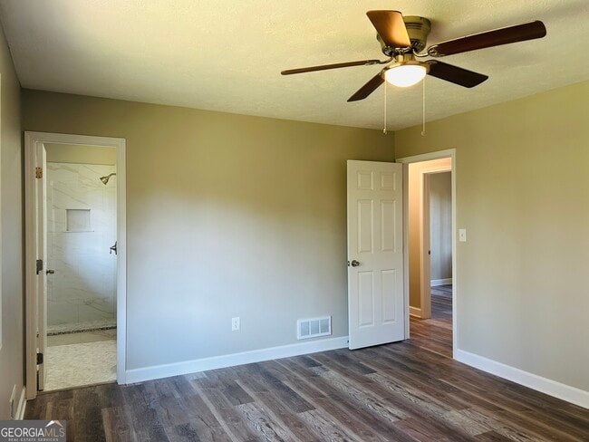 Building Photo - 6165 Radford Dr