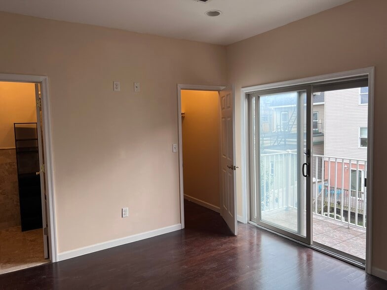Master bedroom - 43 Ravine Ave