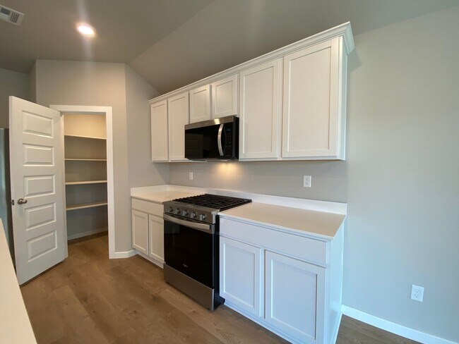 Building Photo - Welcome to your dream rental!!