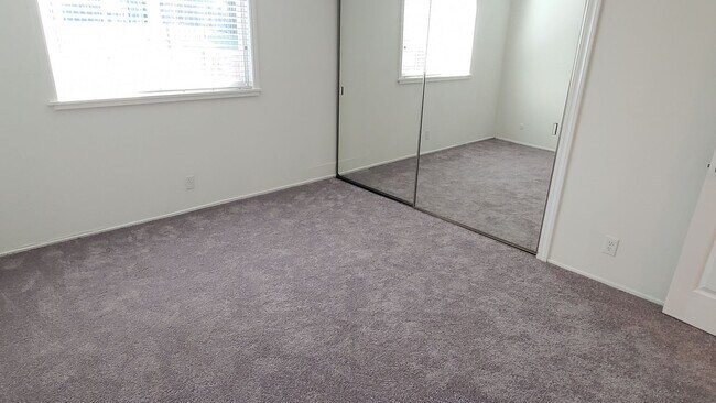 Building Photo - Spacious 2 Bedroom, 1 Bathroom Moraga Condo