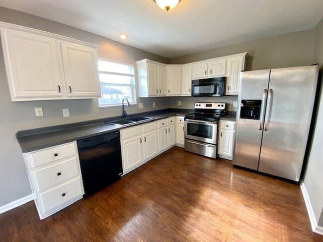 Building Photo - COMING SOON!! 3 Bedroom 2.5 Bathrooms in McCordsville!