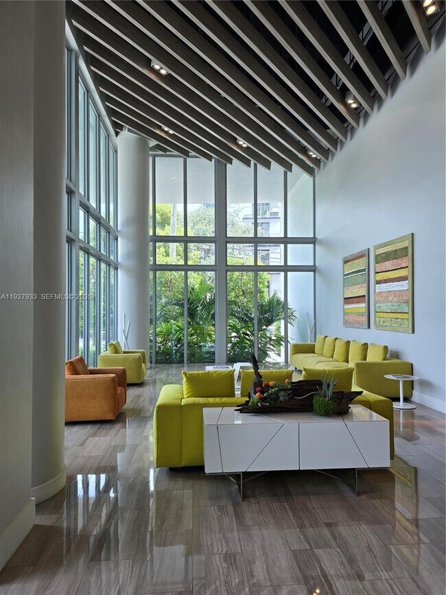 Building Photo - 1600 SW 1st Ave