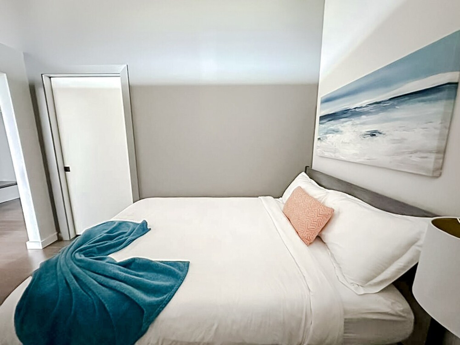 Building Photo - 403 W 4th St N