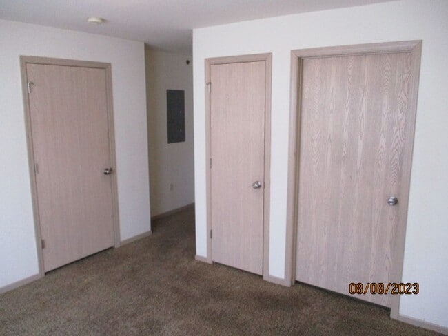 Building Photo - 913 Westridge Dr