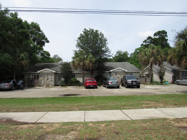 Primary Photo - Updated 2BR/2BA in West Pensacola – New Ca...