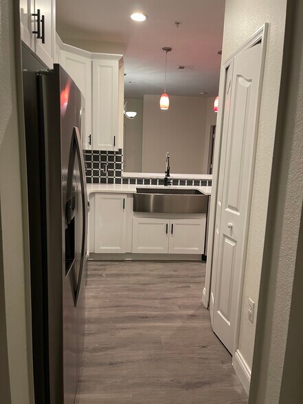 Building Photo - 1150 Lake Shadow Cir