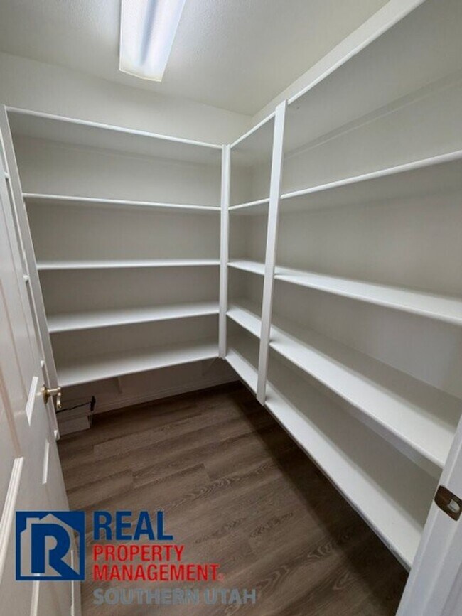 Building Photo - Single Family Home in River Ridge